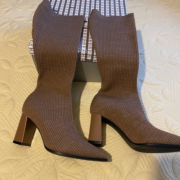 Beige boots with a little sparkle to them size 7.5-8 brand new never worn - Picture 2 of 2